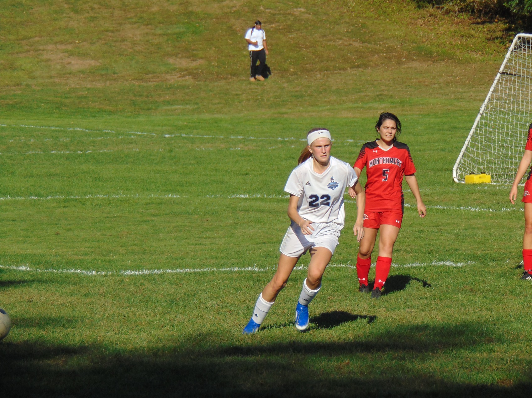 Women's Soccer: Close with Cougars